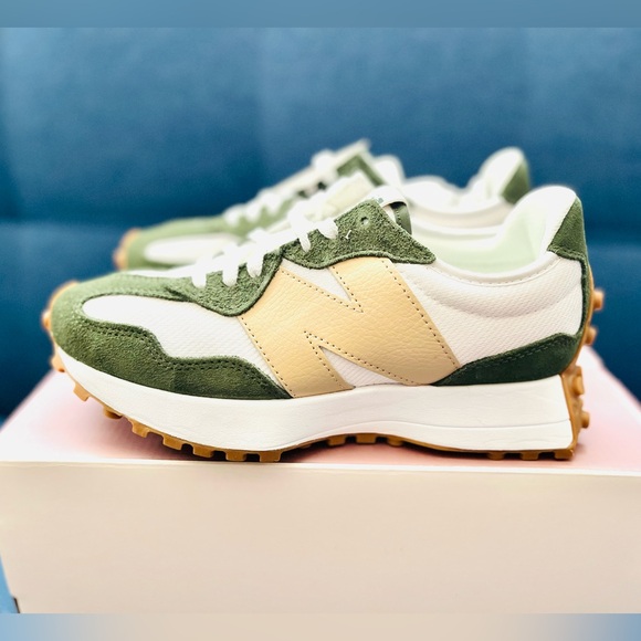 New Balance 327 RARE Womens Casual Sneakers Shoes White Green Tan size 6 - Picture 15 of 16